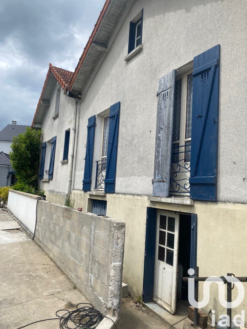 Maison traditionnelle 6 pièces de 190 m² à Brie-Comte-Robert (77170)