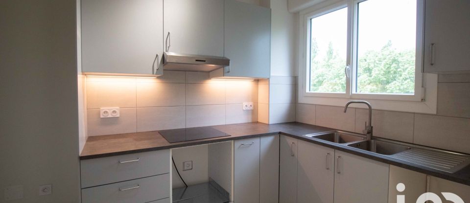 Apartment 3 rooms of 77 m² in Vaucresson (92420)