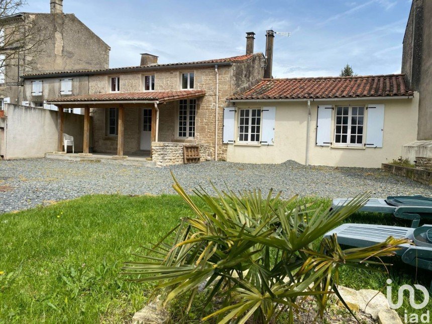 Maison 4 pièces de 95 m² à Saint-Rémy (79410)