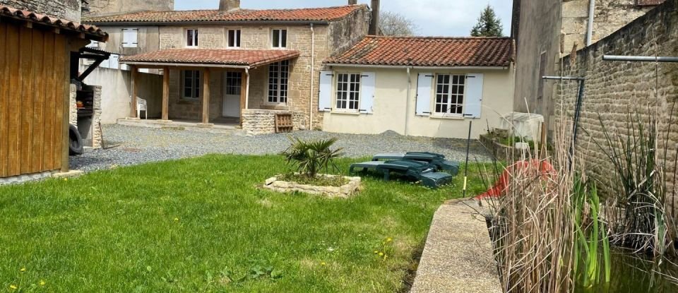 Maison 4 pièces de 95 m² à Saint-Rémy (79410)