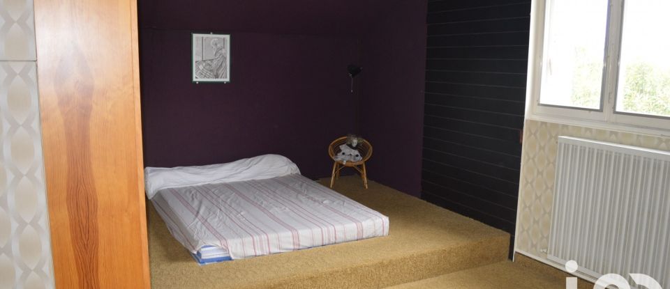 House 6 rooms of 119 m² in Laroche-Saint-Cydroine (89400)