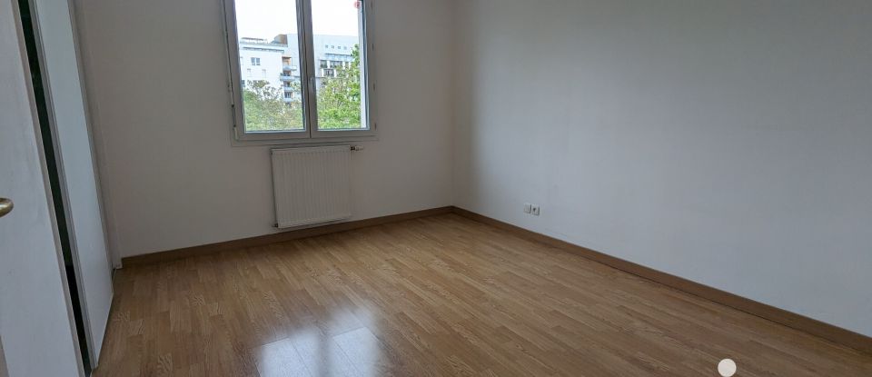 Apartment 3 rooms of 69 m² in Échirolles (38130)