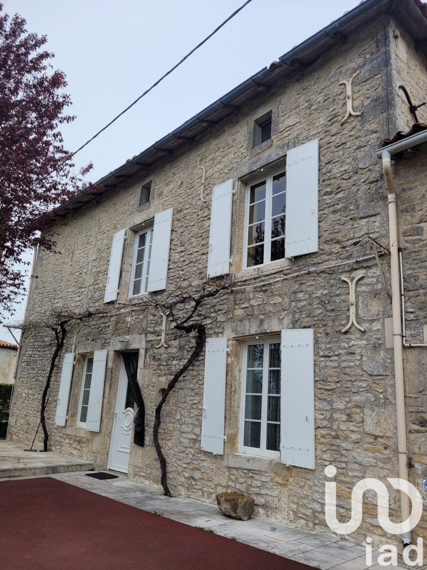 Vente Maison 150m² 5 Pièces à Saint-Coutant (16350) - Iad France