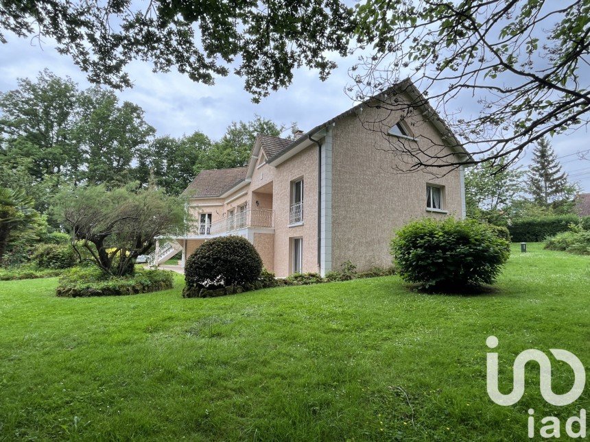Maison traditionnelle 7 pièces de 280 m² à Boissy-le-Châtel (77169)