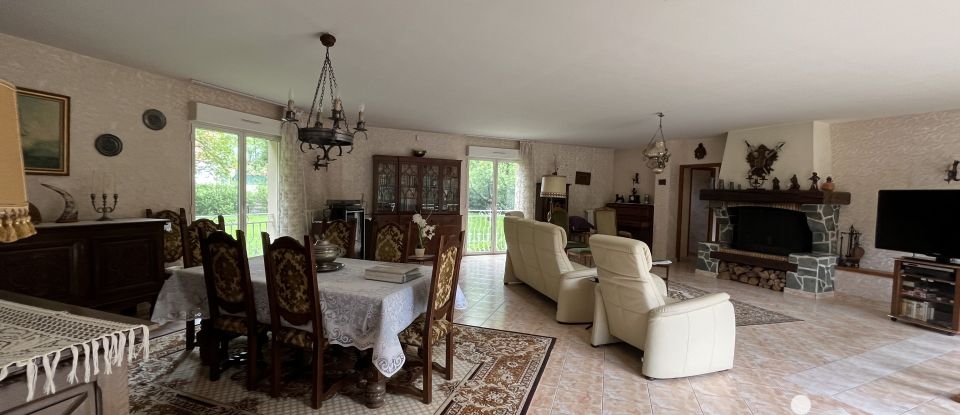 Traditional house 7 rooms of 280 m² in Boissy-le-Châtel (77169)