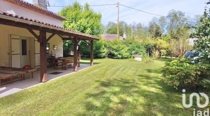 Country house 8 rooms of 200 m² in Le Tuzan (33125)