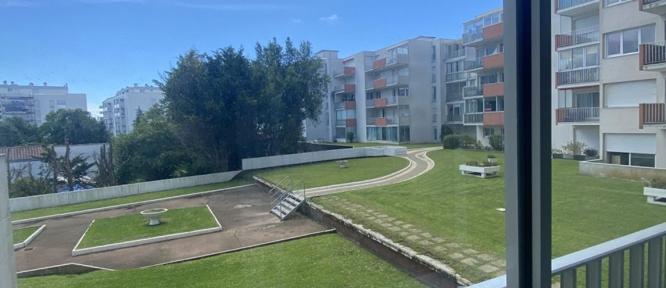 Apartment 3 rooms of 77 m² in Royan (17200)