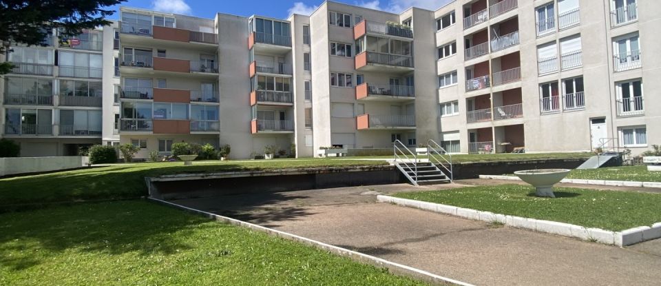 Apartment 3 rooms of 77 m² in Royan (17200)