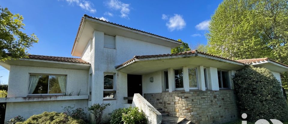 Architect house 8 rooms of 225 m² in Machecoul-Saint-Même (44270)