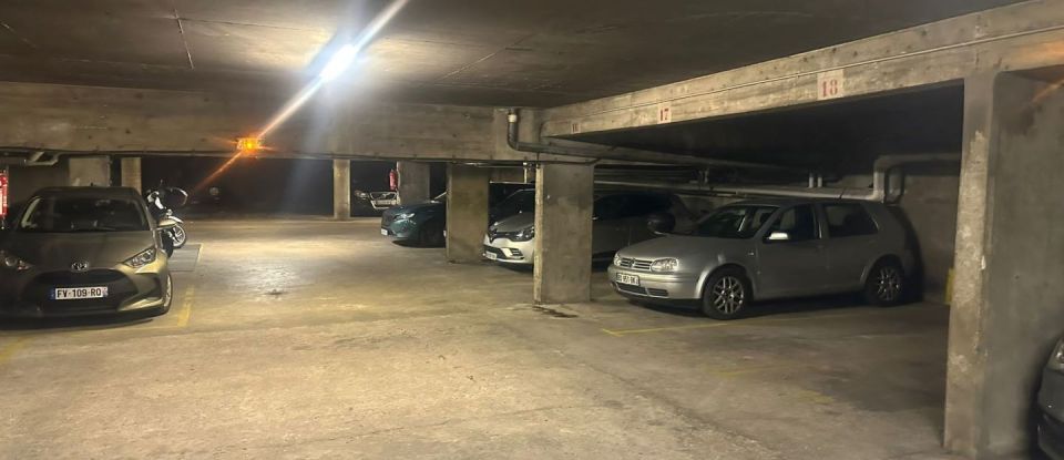 Parking/garage/box de 18 m² à Paris (75012)