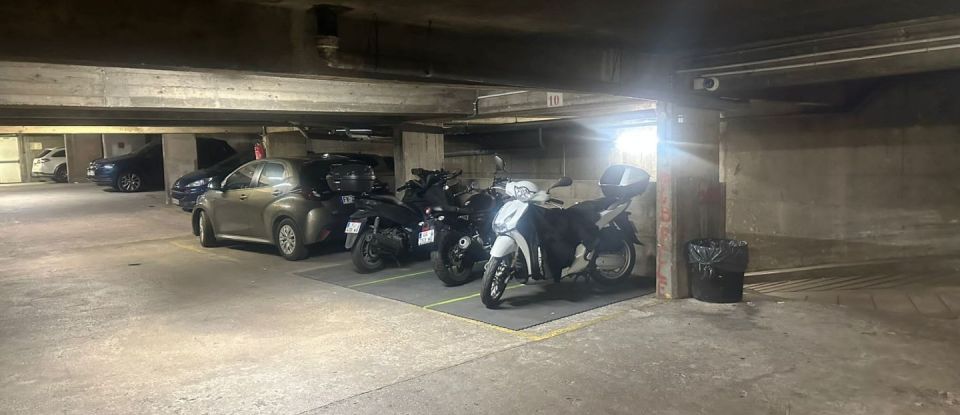 Parking of 18 m² in Paris (75012)