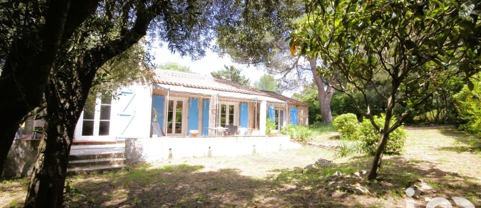 Traditional house 6 rooms of 136 m² in Nîmes (30900)