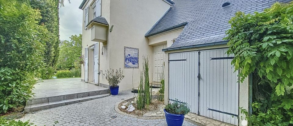 House 11 rooms of 239 m² in Mandres-les-Roses (94520)