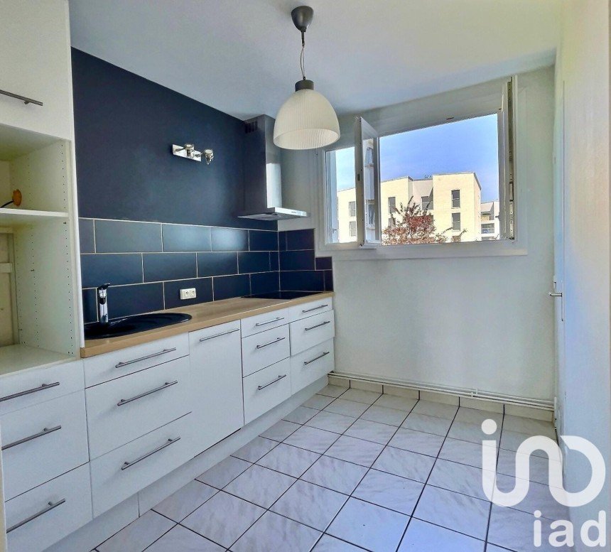 Apartment 3 rooms of 56 m² in Nantes (44200)