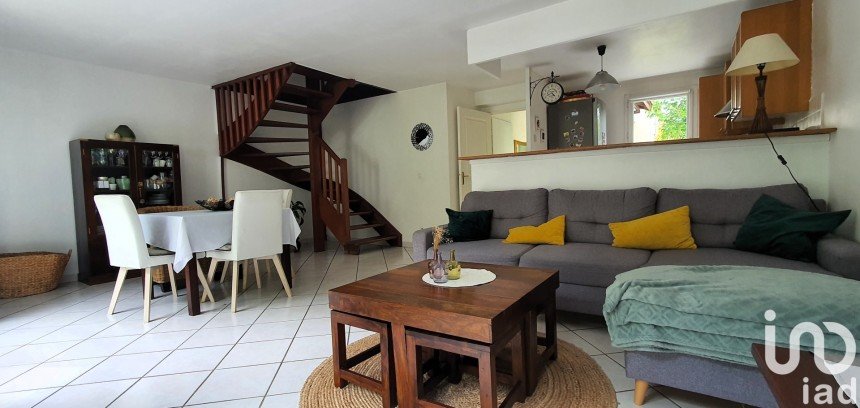 Traditional house 5 rooms of 100 m² in Coignières (78310)