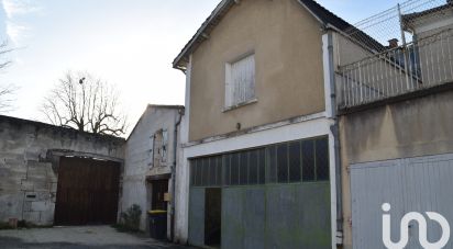 Building in La Couronne (16400) of 242 m²