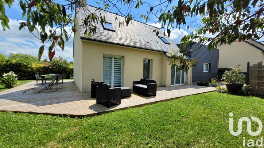 Traditional house 6 rooms of 140 m² in Saint-Aubin-d'Aubigné (35250)