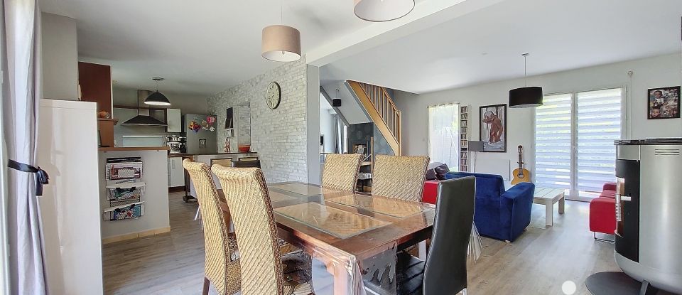 Maison traditionnelle 6 pièces de 140 m² à Saint-Aubin-d'Aubigné (35250)
