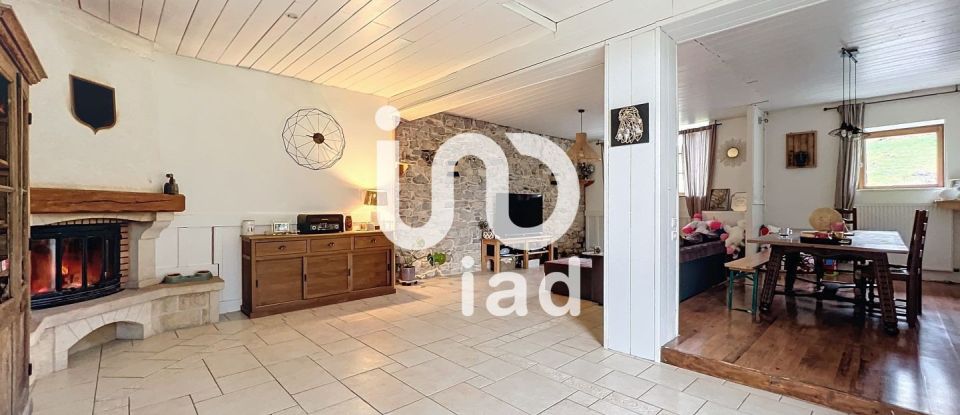 Maison 4 pièces de 180 m² à CINQUETRAL (39200)