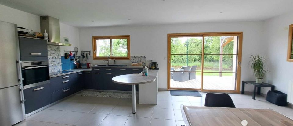 House 6 rooms of 140 m² in Le Mené (22330)