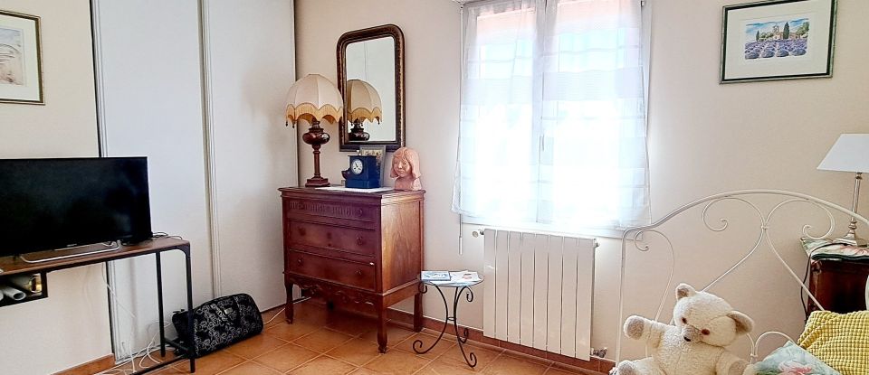 Traditional house 4 rooms of 94 m² in Carpentras (84200)