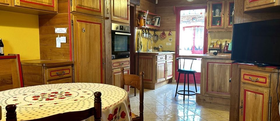 House 9 rooms of 217 m² in Fouilloy (60220)