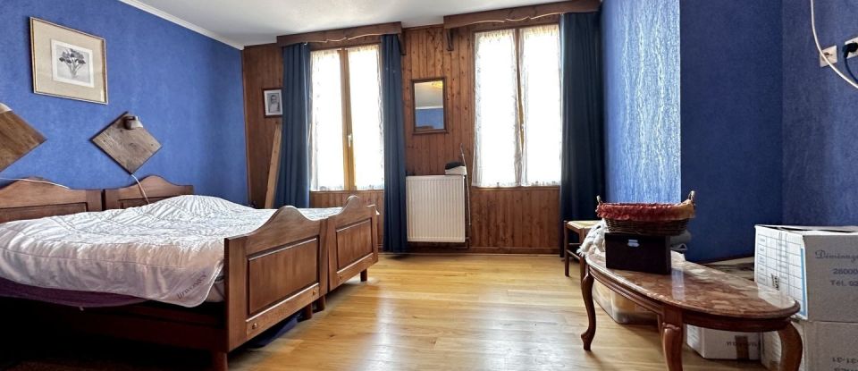 House 9 rooms of 217 m² in Fouilloy (60220)