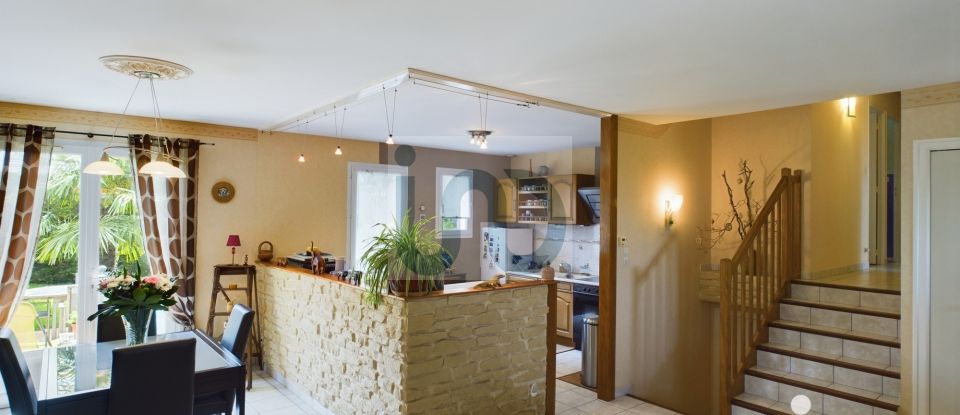 Maison traditionnelle 5 pièces de 92 m² à Chauvigny (86300)