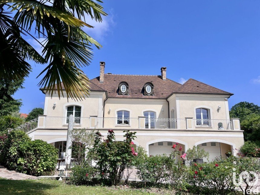 Maison 10 pièces de 326 m² à Sainte-Geneviève-des-Bois (91700)