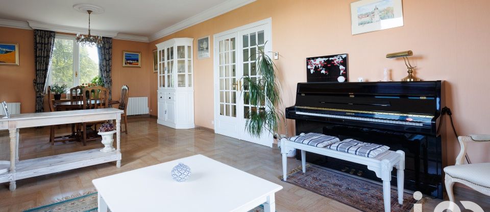 Maison traditionnelle 6 pièces de 145 m² à La Tour-de-Salvagny (69890)