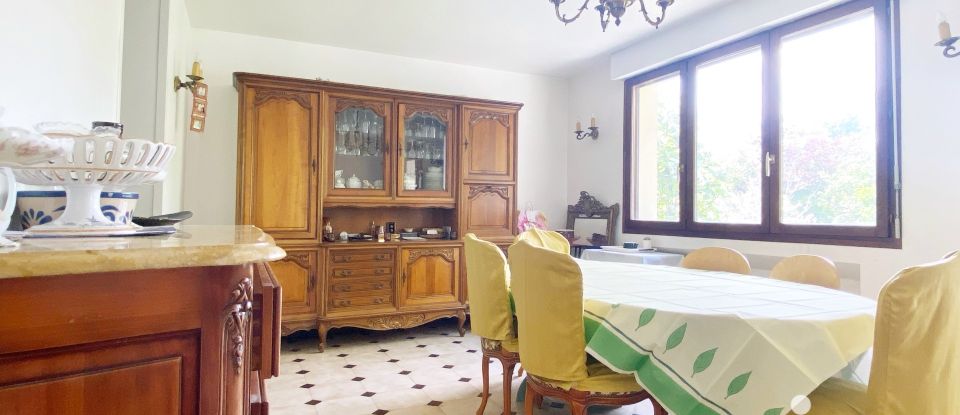 Traditional house 7 rooms of 140 m² in Villemomble (93250)