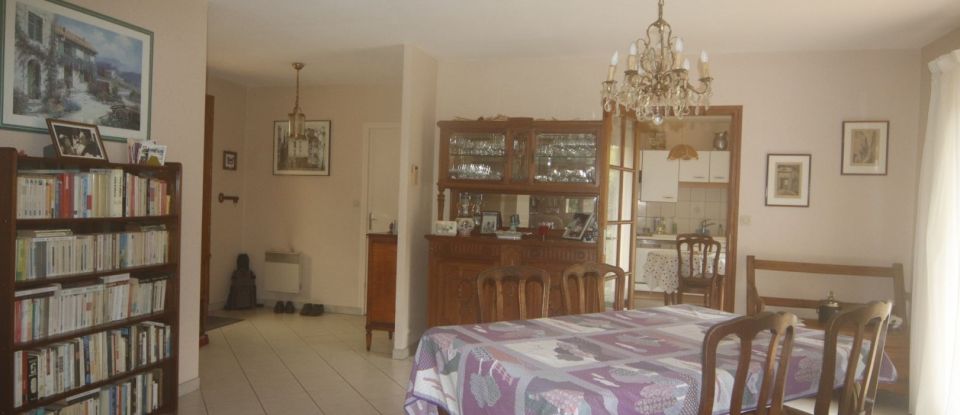 House 5 rooms of 125 m² in Niort (79000)