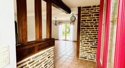 House 8 rooms of 148 m² in Saint-Marc-le-Blanc (35460)