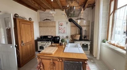 House 5 rooms of 105 m² in Vouneuil-sur-Vienne (86210)