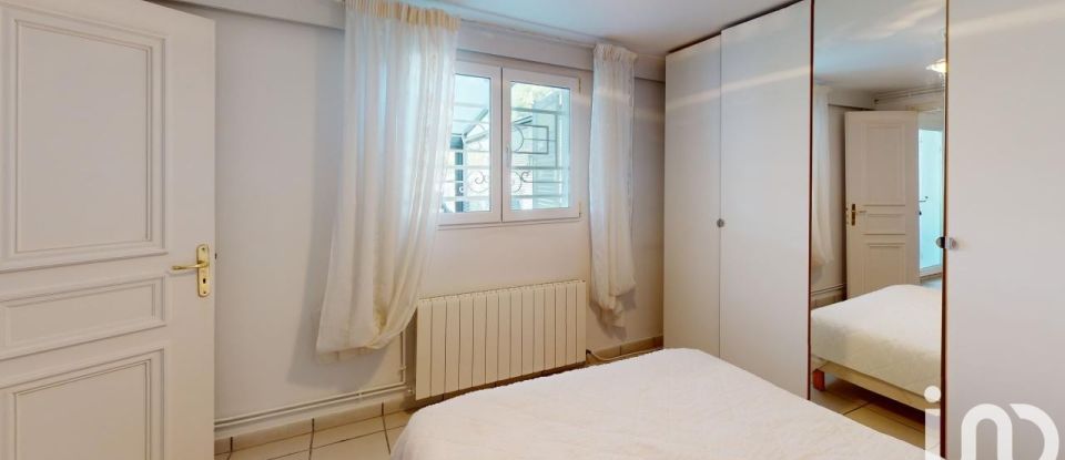 House 6 rooms of 145 m² in Sainte-Soulle (17220)