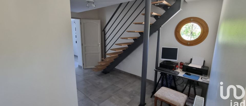 Maison 5 pièces de 110 m² à Sainte-Terre (33350)