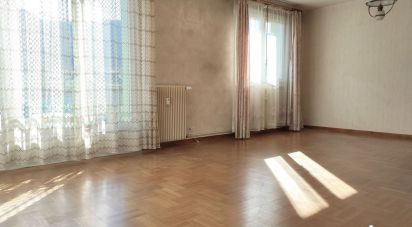 Appartement 4 pièces de 81 m² à Mende (48000)