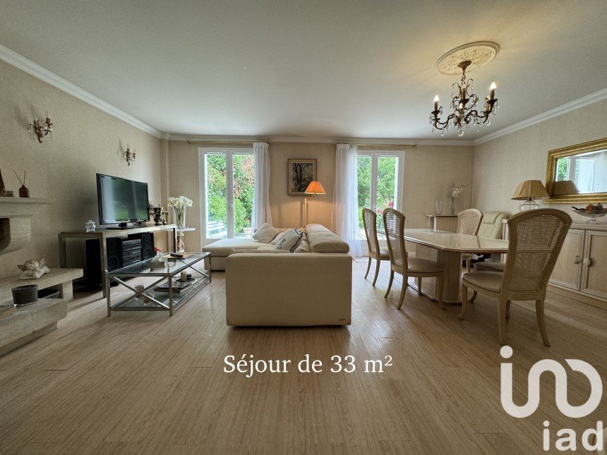 Traditional house 7 rooms of 178 m² in Rosny-sous-Bois (93110)