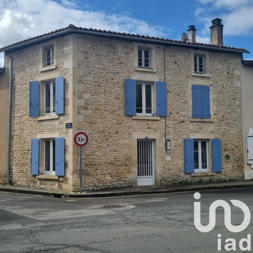 Town house 4 rooms of 85 m² in La Mothe-Saint-Héray (79800)