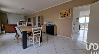 House 7 rooms of 165 m² in Niort (79000)