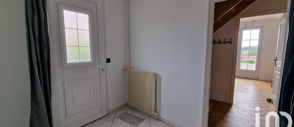 House 7 rooms of 165 m² in Niort (79000)