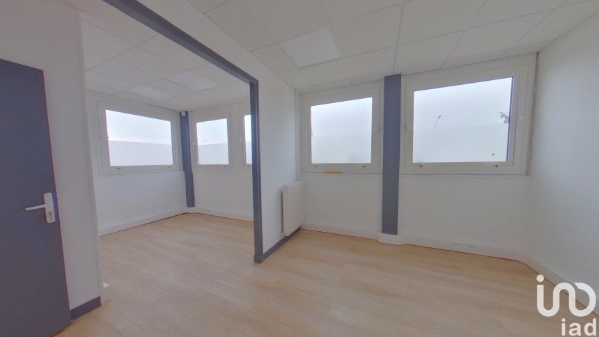 Bureaux de 30 m² à Vaux-le-Pénil (77000)
