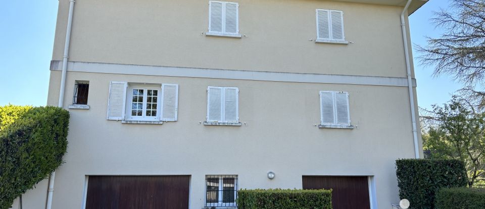 Maison 15 pièces de 399 m² à Bourbon-Lancy (71140)