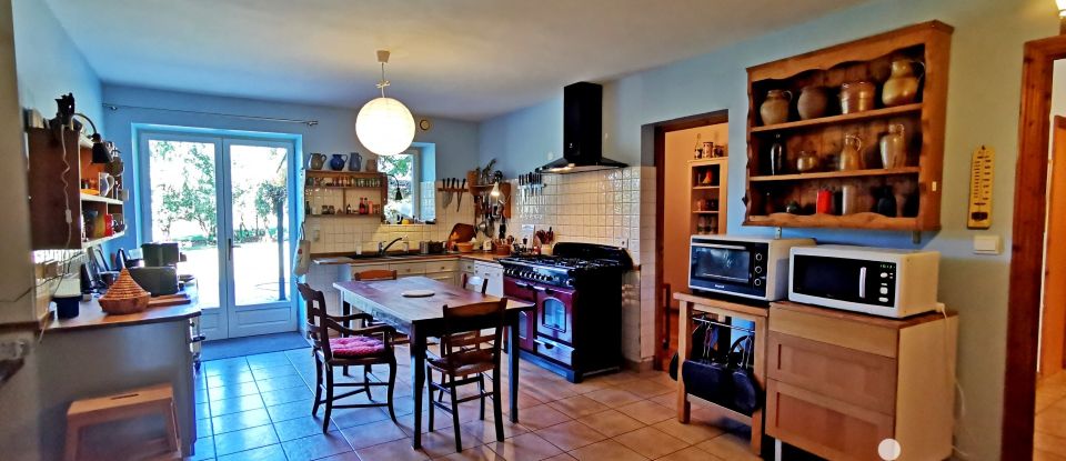 Demeure 12 pièces de 338 m² à Saint-Agnant-de-Versillat (23300)