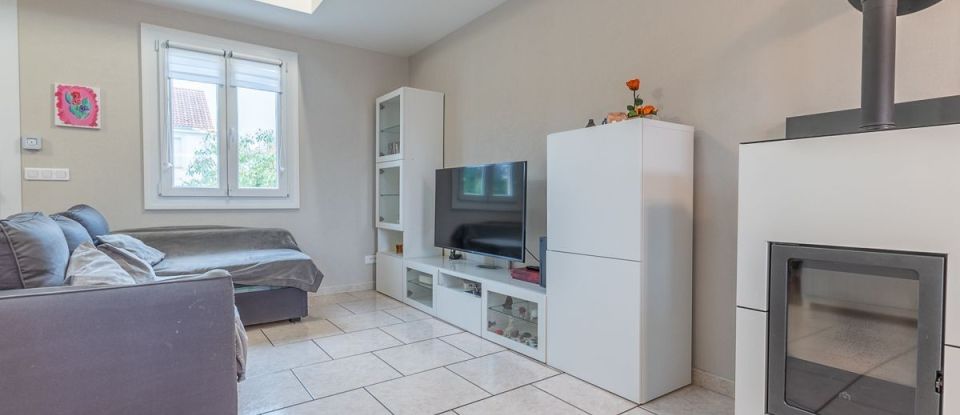 Maison 8 pièces de 122 m² à Orny (57420)