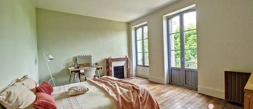 Estate 8 rooms of 262 m² in Montguyon (17270)