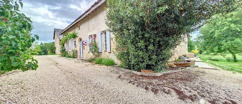 Estate 8 rooms of 262 m² in Montguyon (17270)