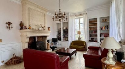 Mansion 11 rooms of 322 m² in Arles (13200)