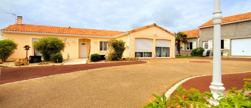 Maison traditionnelle 6 pièces de 230 m² à Thuré (86540)