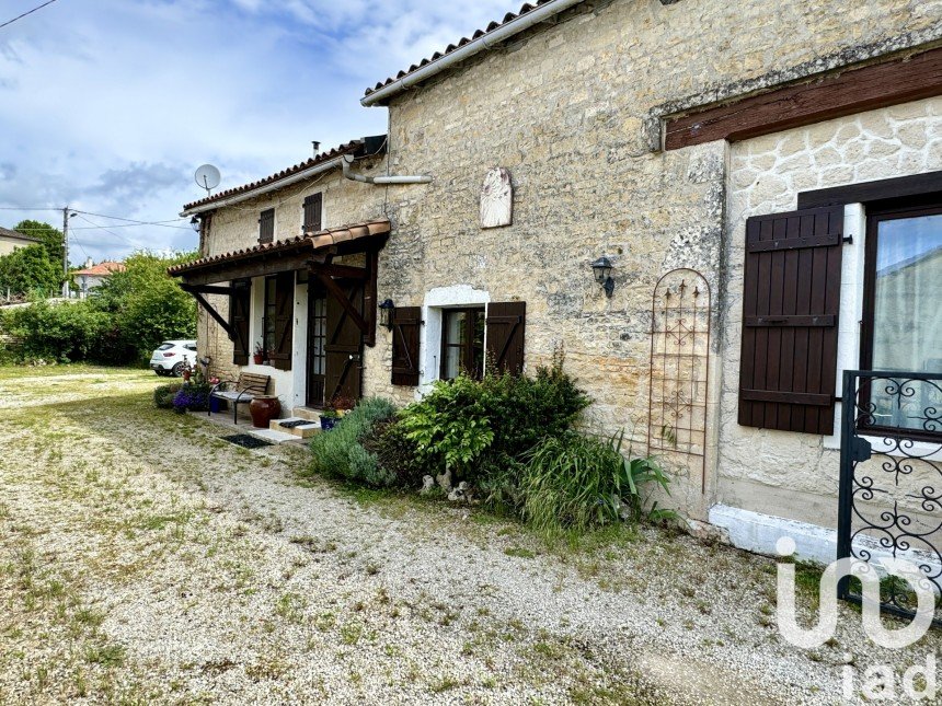 Maison 3 pièces de 86 m² à Aunac (16460)